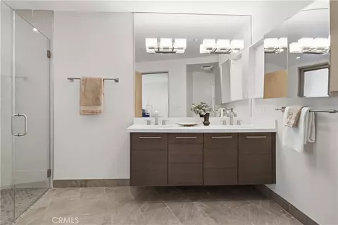 Bath - 23 4th Pl #6, Long Beach, CA 90802 photo 2 of 7