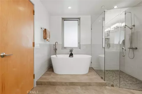 Bath - 23 4th Pl #6, Long Beach, CA 90802 photo 4 of 7