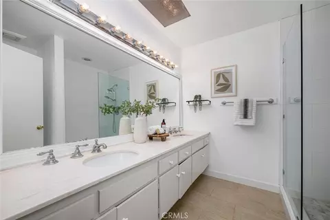 Bath - 4676 Sierra Tree Ln, Irvine, CA 92612 photo 1 of 3