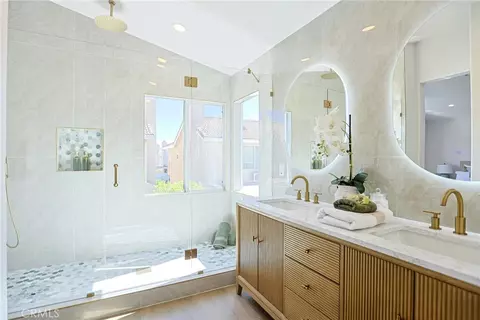 Bath - 14642 Birch, Westminster, CA 92683 photo 3 of 4