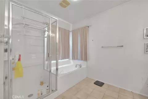 Bath - 11140 Bridgepoint Ct, Riverside, CA 92505 photo 6 of 8