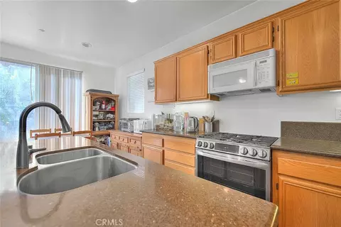 Kitchen - 11140 Bridgepoint Ct, Riverside, CA 92505 photo 6 of 9