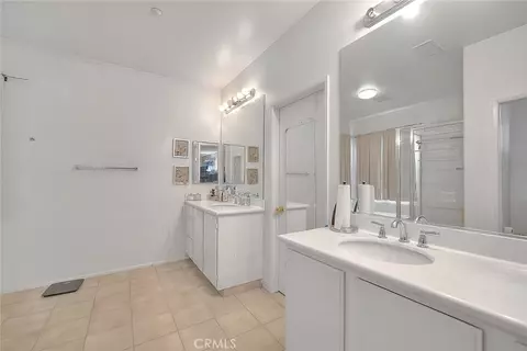 Bath - 11140 Bridgepoint Ct, Riverside, CA 92505 photo 4 of 8