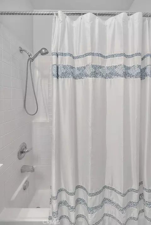 Bath - 11140 Bridgepoint Ct, Riverside, CA 92505 photo 3 of 8