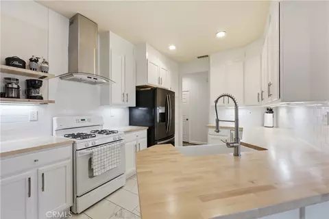 Kitchen - 11767 Highgrove Ct, Adelanto, CA 92301 photo 1 of 4