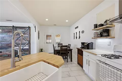 Kitchen - 11767 Highgrove Ct, Adelanto, CA 92301 photo 3 of 4