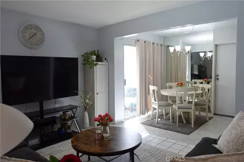 1307 Via Santiago #B, Corona, CA 92882