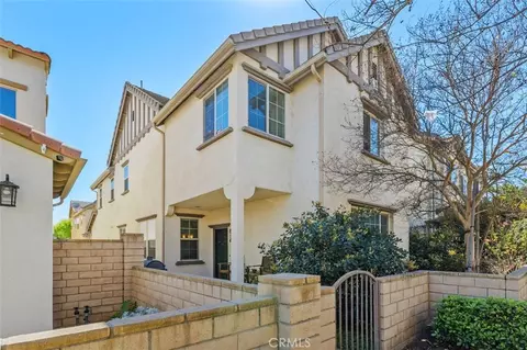 814 Pyramid Ct, Corona, CA 92880
