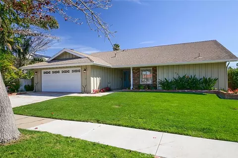11348 Barbi Ln, Los Alamitos, CA 90720