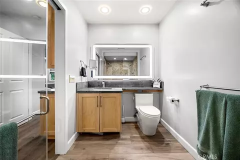 Bath - 634 E Adams Ave, Orange, CA 92867 photo 6 of 10