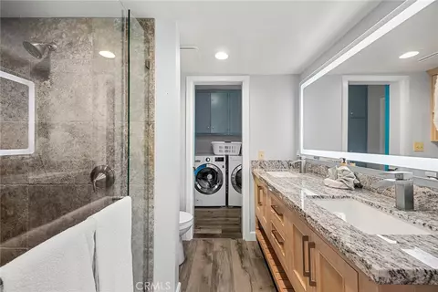 Bath - 634 E Adams Ave, Orange, CA 92867 photo 2 of 10