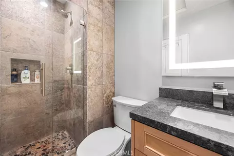 Bath - 634 E Adams Ave, Orange, CA 92867 photo 9 of 10