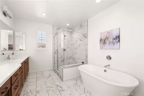 Bath - 32448 Toyon Rd, Temecula, CA 92591 photo 3 of 4