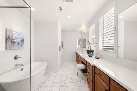 Bath - 32448 Toyon Rd, Temecula, CA 92591 photo 4 of 4