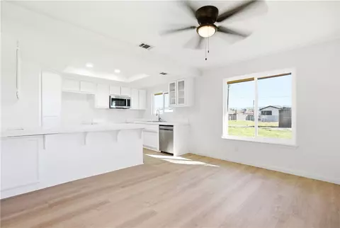 Living - 21011 Ponca, Apple Valley, CA 92308 photo 4 of 4