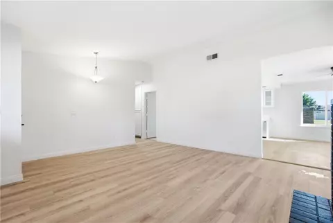Living - 21011 Ponca, Apple Valley, CA 92308 photo 3 of 4