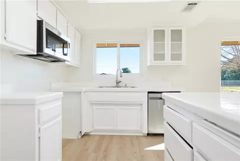 Kitchen - 21011 Ponca, Apple Valley, CA 92308 photo 2 of 2
