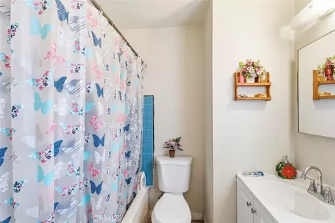 Bath - 920 S Willowbrook, Compton, CA 90220 photo 1 of 2