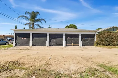 Exterior - 920 S Willowbrook, Compton, CA 90220 photo 6 of 10