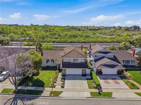 2021 Swan Dr, Costa Mesa, CA 92626