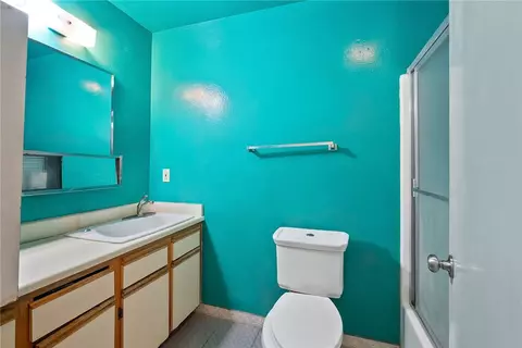 Bath - 1020 N Kemp, Compton, CA 90220 photo 3 of 4