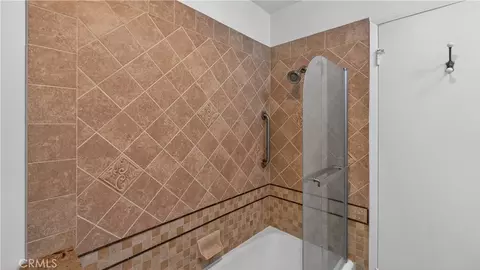 Bath - 1881 Mitchell #95, Tustin, CA 92780 photo 3 of 3