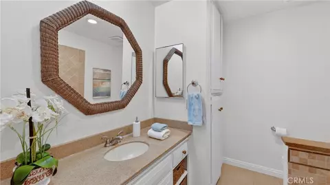 Bath - 1881 Mitchell #95, Tustin, CA 92780 photo 2 of 3