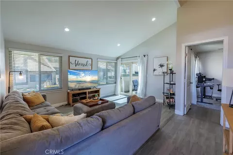 1422 Camelot Dr, Corona, CA 92882