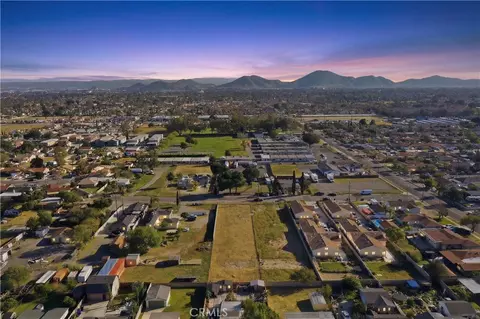17562 Court St, Fontana, CA 92336