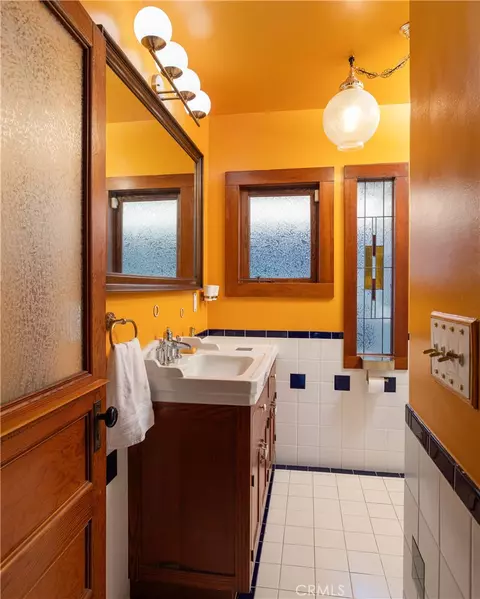 Bath - 2439 E 6th, Long Beach, CA 90814 photo 1 of 2