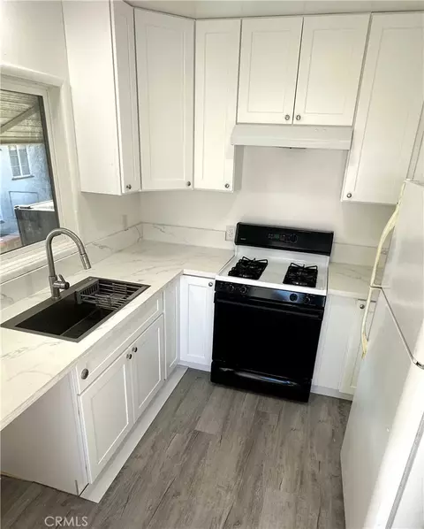 735 Barris, Fullerton, CA 92832 photo 3