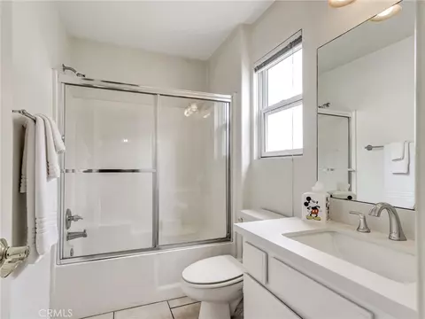 Bath - 619 E Realty St, Carson, CA 90745 photo 1 of 4