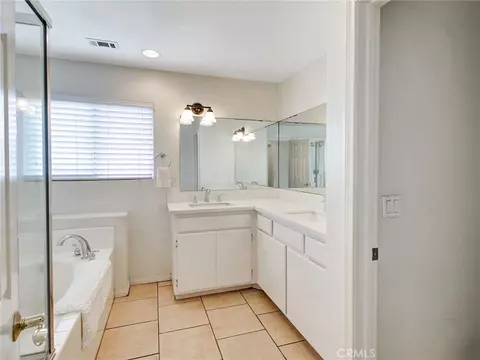 Bath - 619 E Realty St, Carson, CA 90745 photo 2 of 4