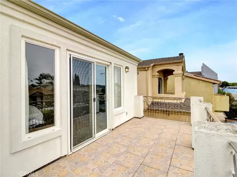 Exterior - 619 E Realty St, Carson, CA 90745 photo 4 of 11