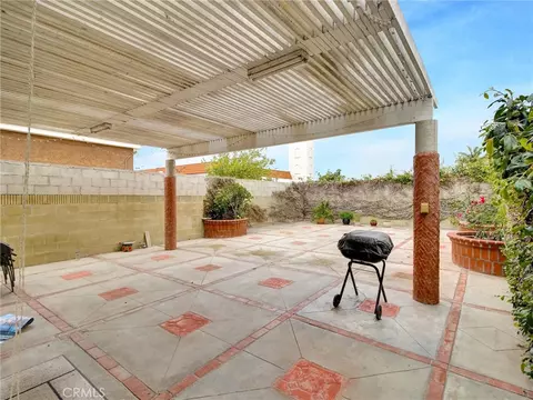 Exterior - 619 E Realty St, Carson, CA 90745 photo 7 of 11