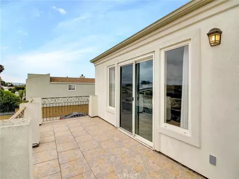 Exterior - 619 E Realty St, Carson, CA 90745 photo 5 of 11