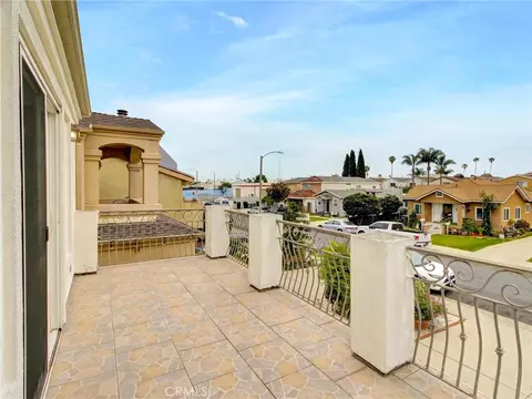 Exterior - 619 E Realty St, Carson, CA 90745 photo 3 of 11