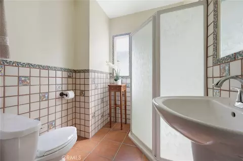 Bath - 1314 E Chapman, Orange, CA 92866 photo 2 of 2
