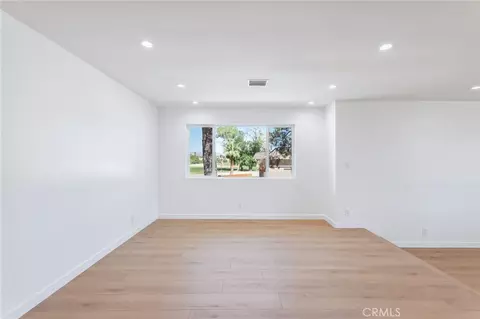 Living - 637 Lagoon St, Needles, CA 92363 photo 5 of 15