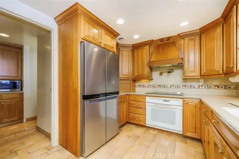 Kitchen - 525 E Seaside Way #807, Long Beach, CA 90802 photo 4 of 4