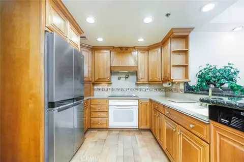 Kitchen - 525 E Seaside Way #807, Long Beach, CA 90802 photo 3 of 4