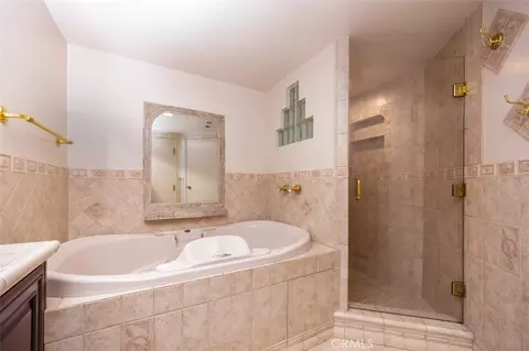 Bath - 525 E Seaside Way #807, Long Beach, CA 90802 photo 3 of 4