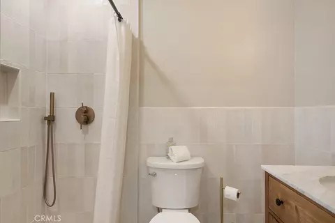 Bath - 637 E Van Bibber, Orange, CA 92866 photo 3 of 5