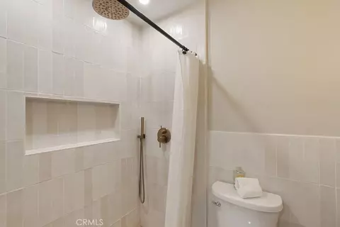 Bath - 637 E Van Bibber, Orange, CA 92866 photo 4 of 5