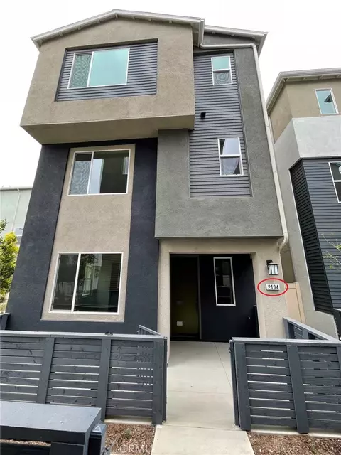 2104 Lacy Crossing Dr, Santa Ana, CA 92701