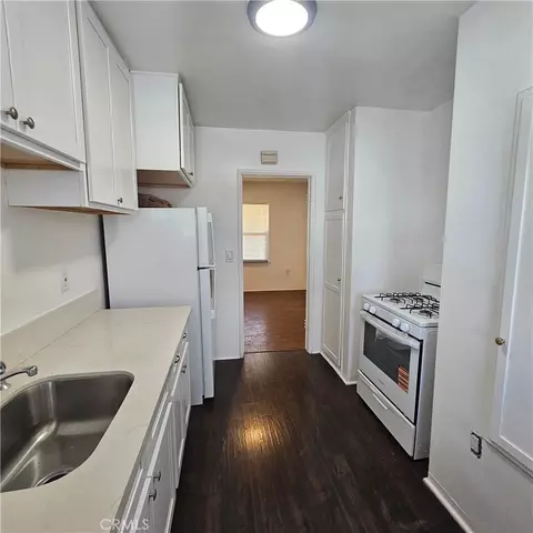 Kitchen - 2444 Pacific, Long Beach, CA 90806 photo 3 of 4