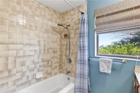 Bath - 31212 Rabbit Springs Rd, Lucerne Valley, CA 92356 photo 4 of 4