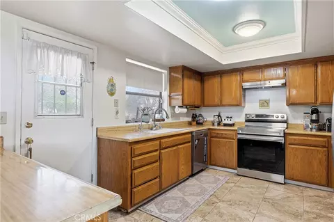 Kitchen - 31212 Rabbit Springs Rd, Lucerne Valley, CA 92356 photo 1 of 3