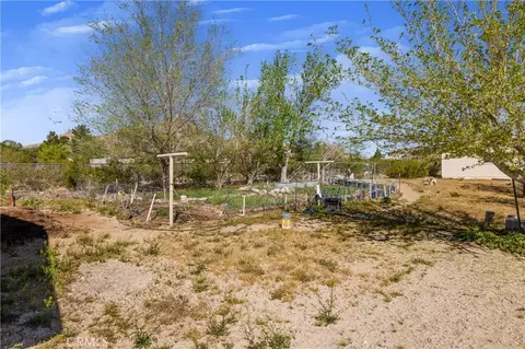 Exterior - 31212 Rabbit Springs Rd, Lucerne Valley, CA 92356 photo 7 of 13
