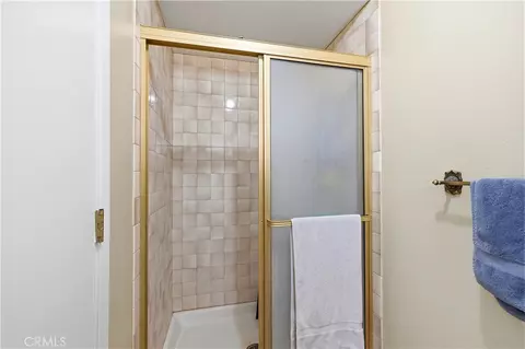 Bath - 31212 Rabbit Springs Rd, Lucerne Valley, CA 92356 photo 2 of 4